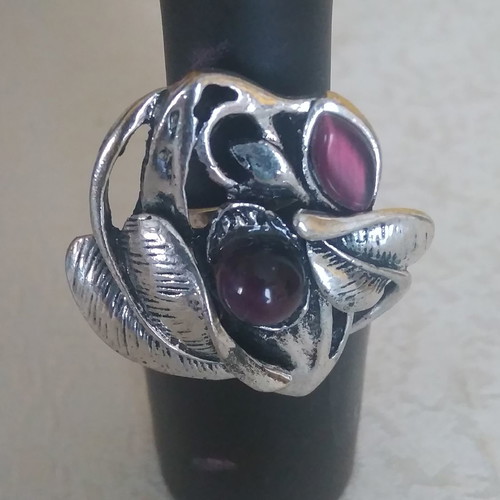 Ring with purple stones like new, adjustable opening