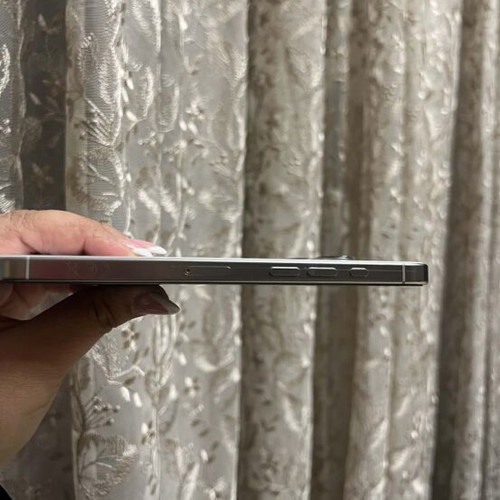 iPhone 16 Pro Max 256GB like new, gray