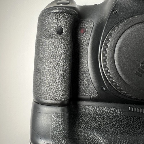 Canon EOS 6D Full Frame DSLR with Battery Grip used