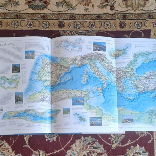 World Atlas Gigantic like new, hardcover special edition