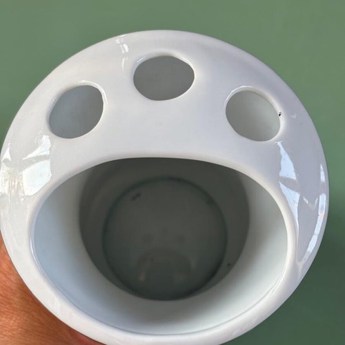 Toothbrush holder, height 11cm, diameter 9.5cm