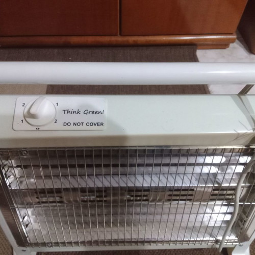 Quartz halogen heater used with 2 lamps and stands, 1600W