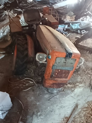 Cararro tractor used, no papers, 20 years idle