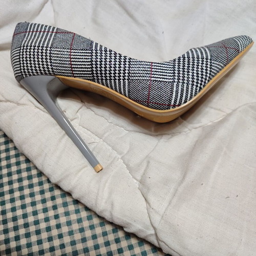 Stiletto pumps new, plaid pattern, size 39, black and white