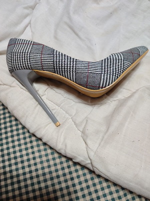 Stiletto pumps new, plaid pattern, size 39, black and white