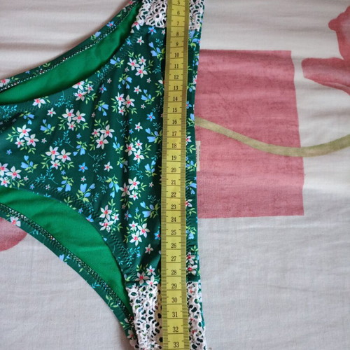 Green floral bikini set like new with lace details