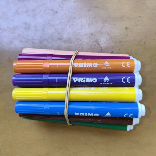 School supplies painting set like new, 25 chalks, 71 markers