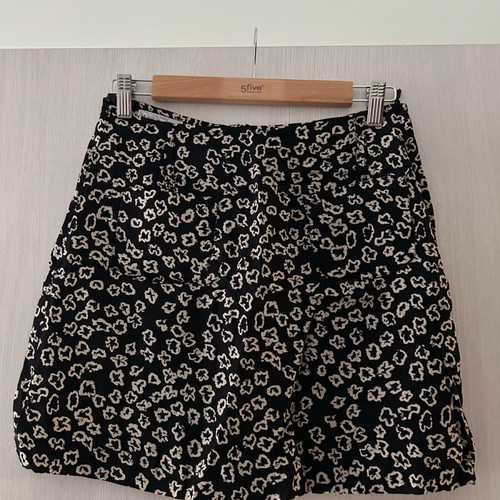 Vintage skirt S 90’s belle femme with patterns and two front pockets, like new