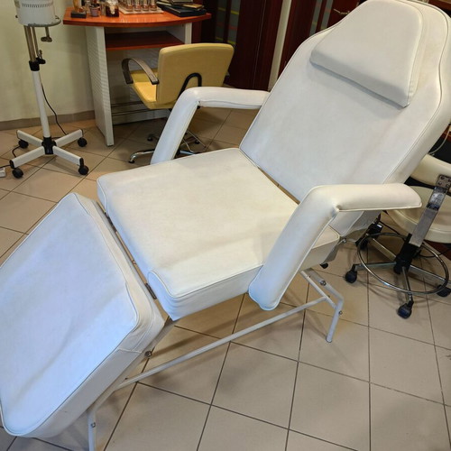 Mechanical Aesthetic Chair like new