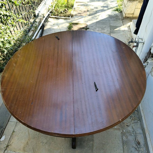 Solid round table with extension mechanism like new