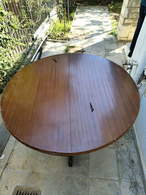 Solid round table with extension mechanism like new