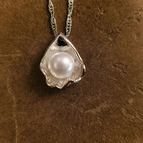 Necklace with white pearl and lotus leaf design, like new
