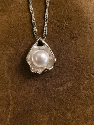 Necklace with white pearl and lotus leaf design, like new