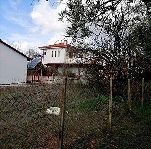 Οικόπεδο άρτιο και οικοδομήσιμο στις Καλύβες Πολυγύρου.