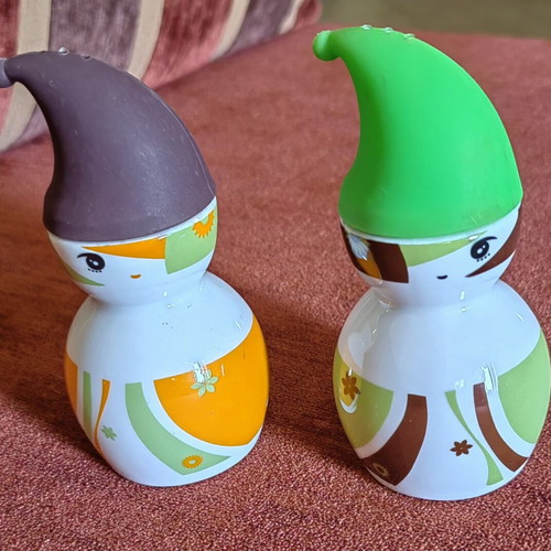 Salt and pepper set, two pieces