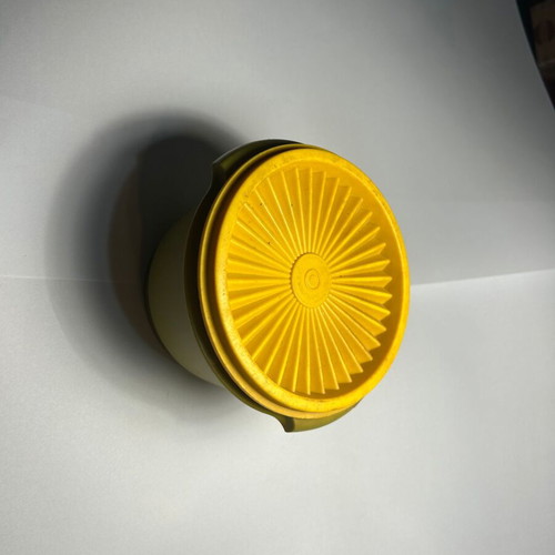 Tupperware food container with lid 650ml used