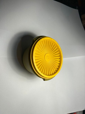 Tupperware ταπερ φαγητοδοχείο με καπάκι 650ml μεταχειρισμένο