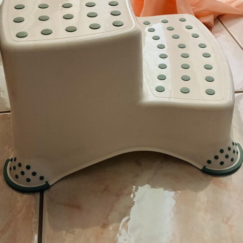 Children's Step Stool and Toilet Chair like new