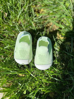 Spring baby shoes like new, size 11.5 for girls and boys