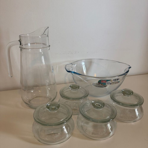 Glass kitchen set like new with pitcher, mixing bowl and 4 storage jars