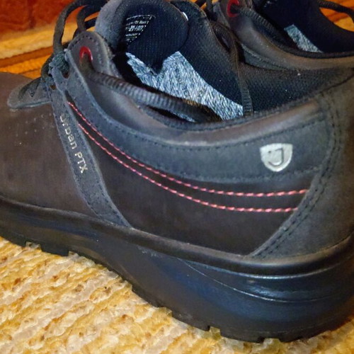 Joya sports shoes black, like new, size 38