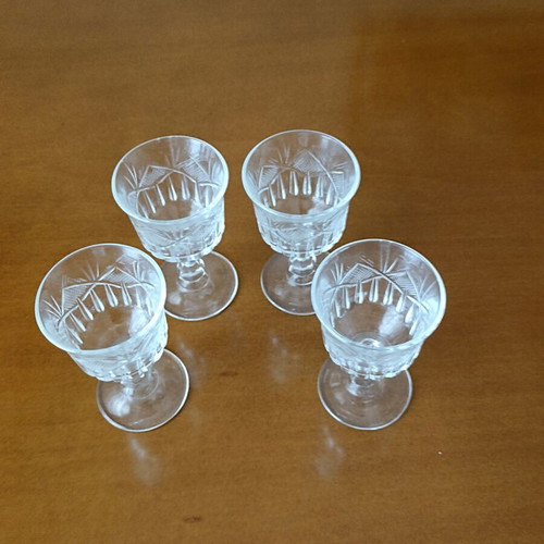 Vintage liqueur glasses set of 4, like new