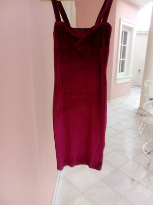 Boohoo women's velvet dress new, size small, red