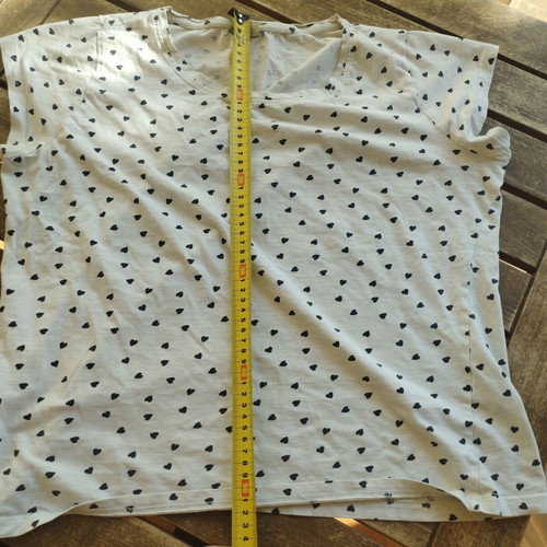 T-shirt with hearts like new, XXL, white and blue