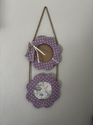 Decorative frame with mirror like new for children's room
