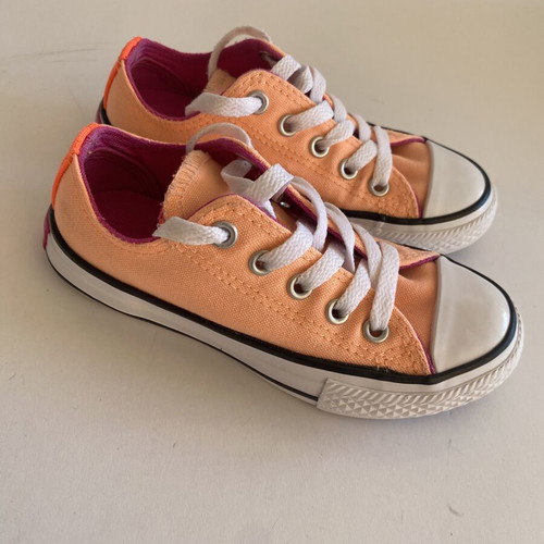 Converse All Star kids sneakers size 27 like new, peach color