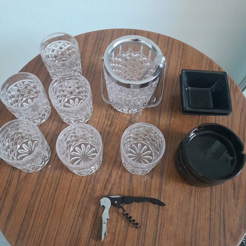 Drink set like new with 6 glasses, ice bucket, ashtrays and opener