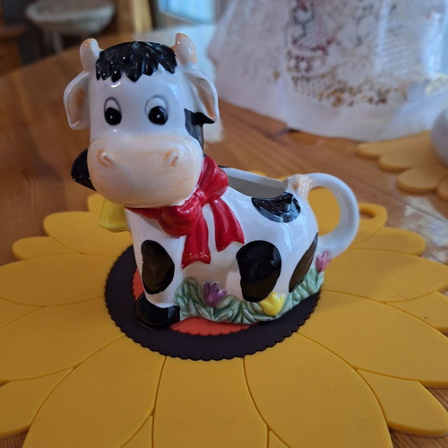 Milk jug cow like new, made in Taiwan
