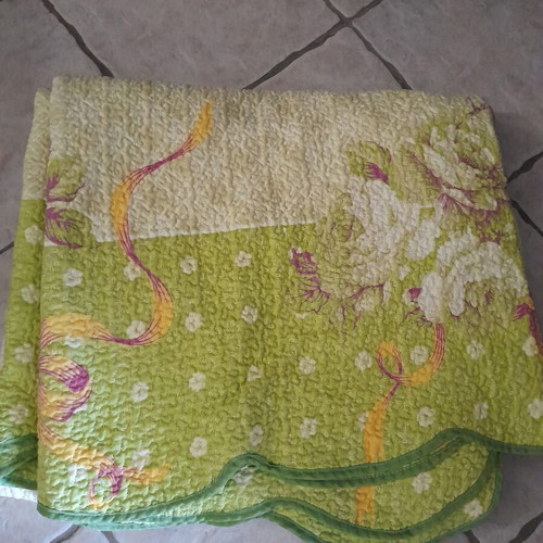 Double quilt like new, green with patterns, 210x220 cm