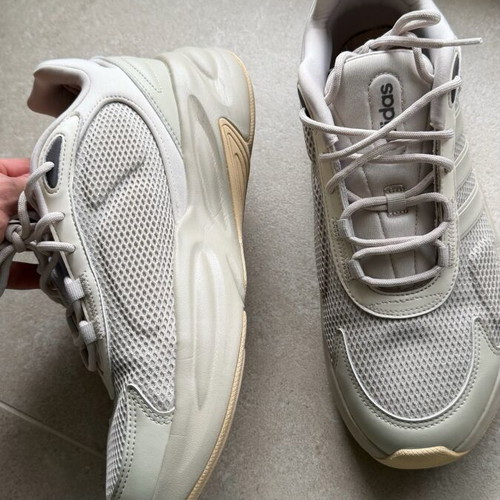 Adidas Ozelle Cloudfoam brand new, size 45, beige sneakers