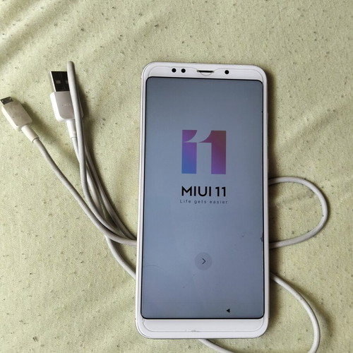 Xiaomi Redmi 5 Plus used, beige, 32GB, unlocked, with charger