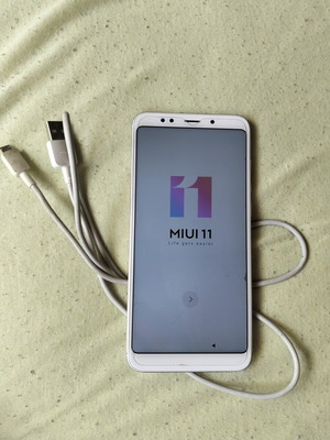 Xiaomi Redmi 5 Plus used, beige, 32GB, unlocked, with charger