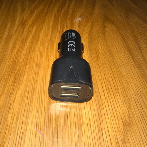 Car charger with 2xUSB ports like new