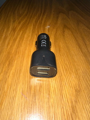 Car charger with 2xUSB ports like new