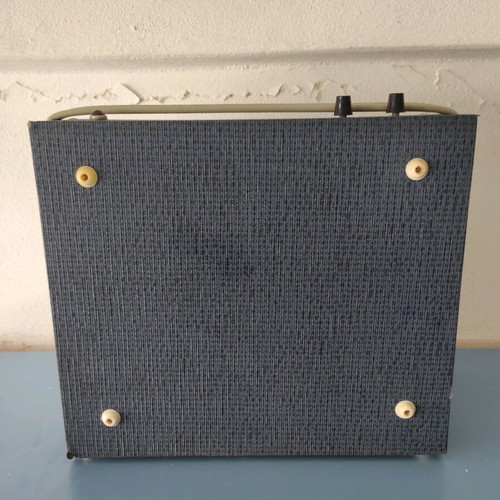 Old turntable used, functional with needle, speaker issues