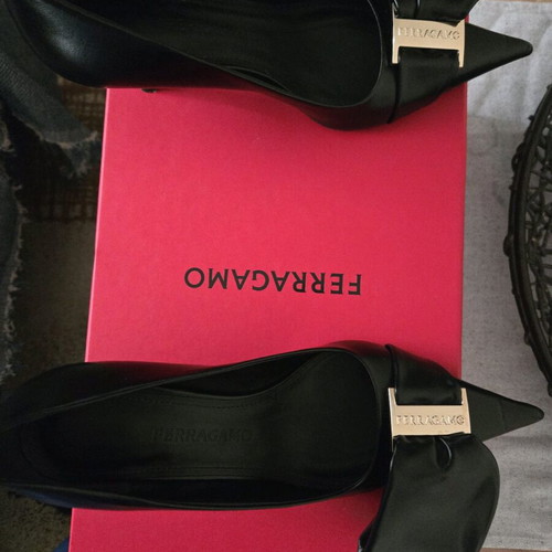 Salvatore Ferragamo leather pumps like new with unique design, size 37, black