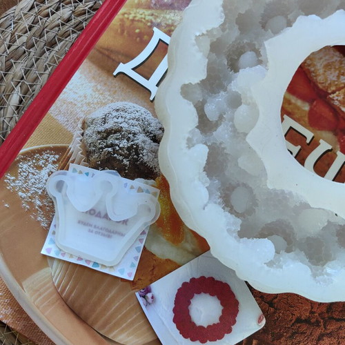 Raspberry wreath mold for chocolate or fruit jelly