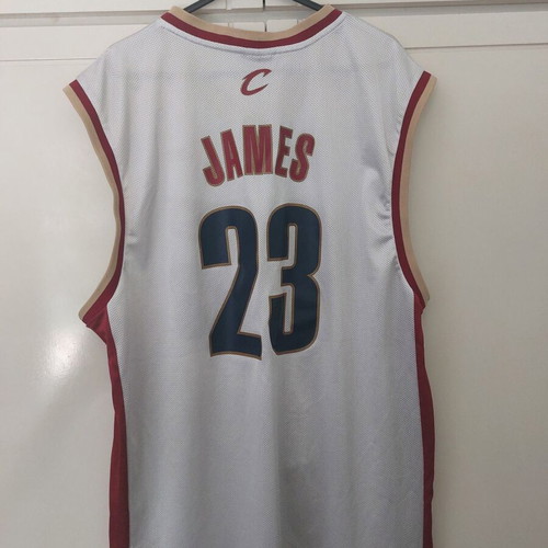 Lebron James Cavaliers vintage Reebok jersey used, size large