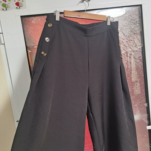 Modern women's wide-leg pants with elastic waist, black