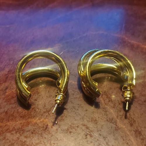 Metal Earrings new, gold color