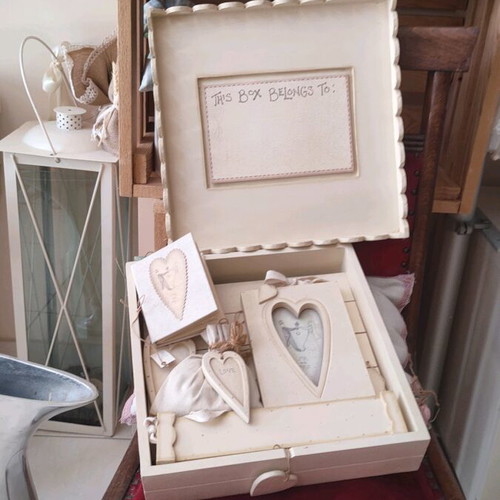 Wedding memory box new with lid and wooden accessories