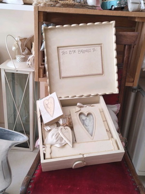 Wedding memory box new with lid and wooden accessories