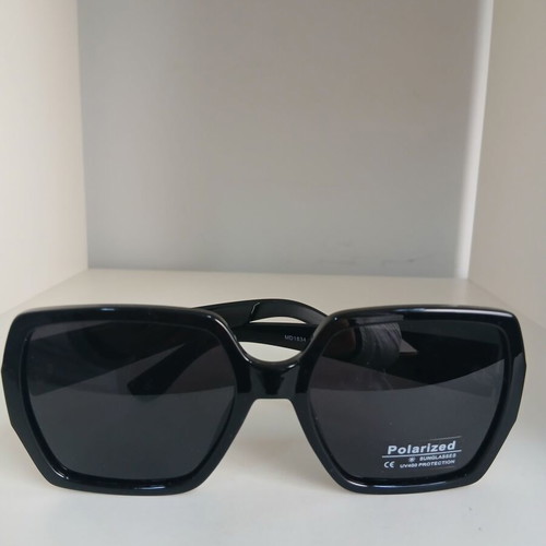 Women’s sunglasses new with polarize lenses, black