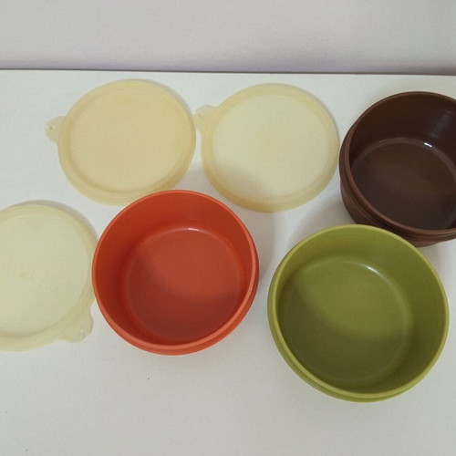Tupperware set of 3 small bowls with lids, like new