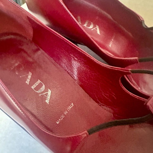 Prada women's pointed pump red with black detail like new