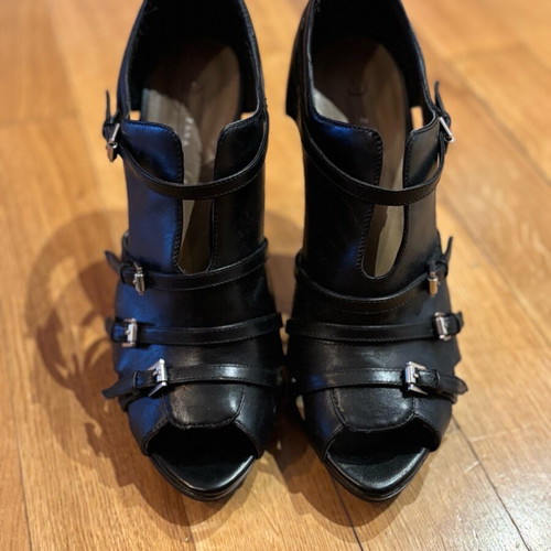Zara Black 12-Point Heeled Sandals Like New